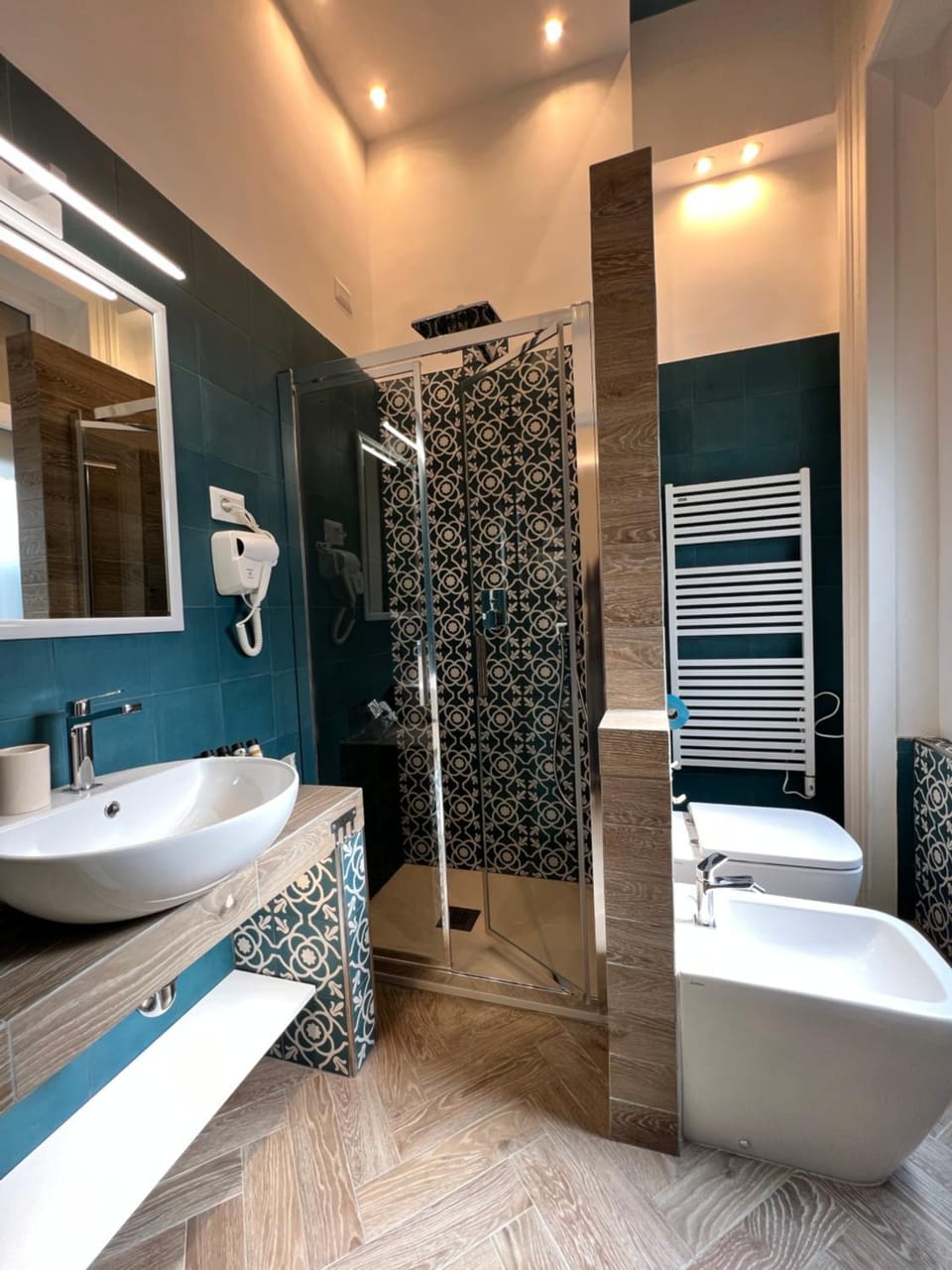 Shower, Toilet, Bathroom, bidet, heating, heating, towels
