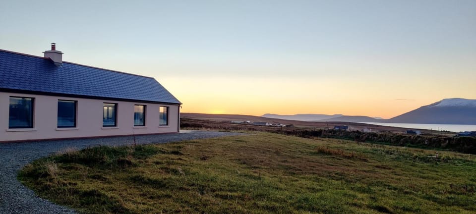 Property building, Natural landscape, Mountain view, Sea view, Sunrise
