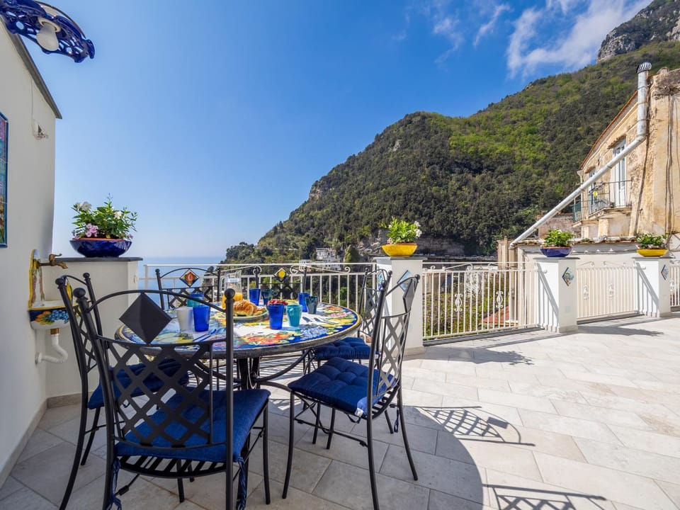 Patio, Natural landscape, View (from property/room), Balcony/Terrace, Dining area, Mountain view