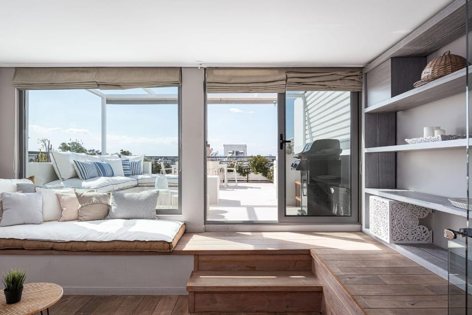 View (from property/room), Balcony/Terrace, Living room