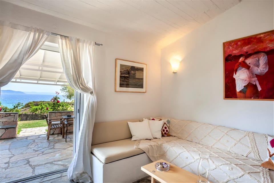 Natural landscape, View (from property/room), Balcony/Terrace, Living room, Seating area, Sea view