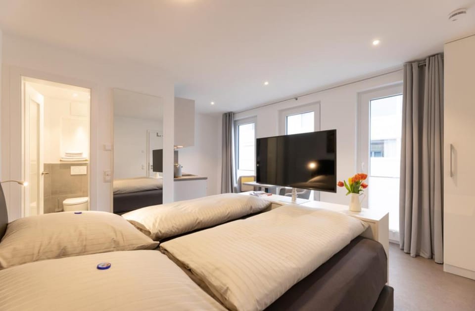 Bed, TV and multimedia, Photo of the whole room