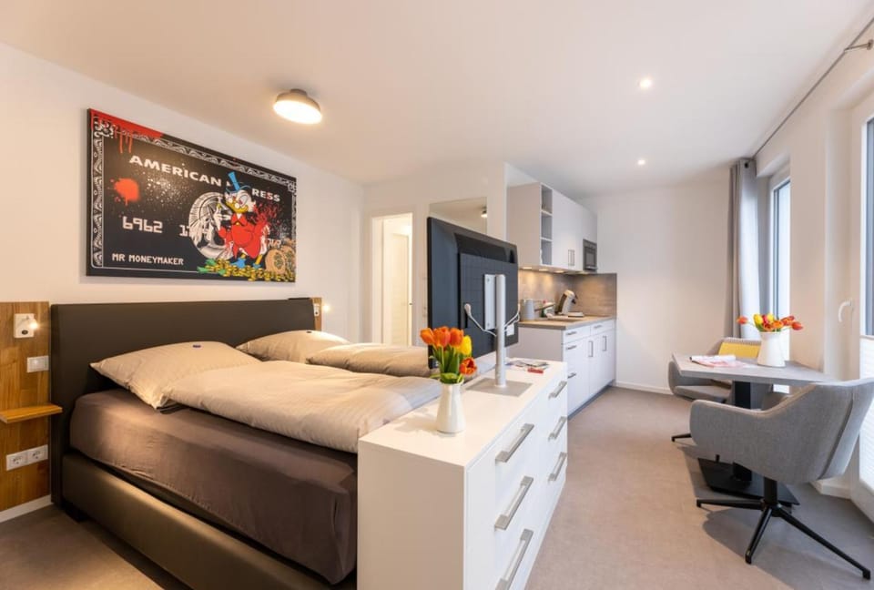 Bed, Kitchen or kitchenette, Photo of the whole room, Seating area, Dining area, Bedroom