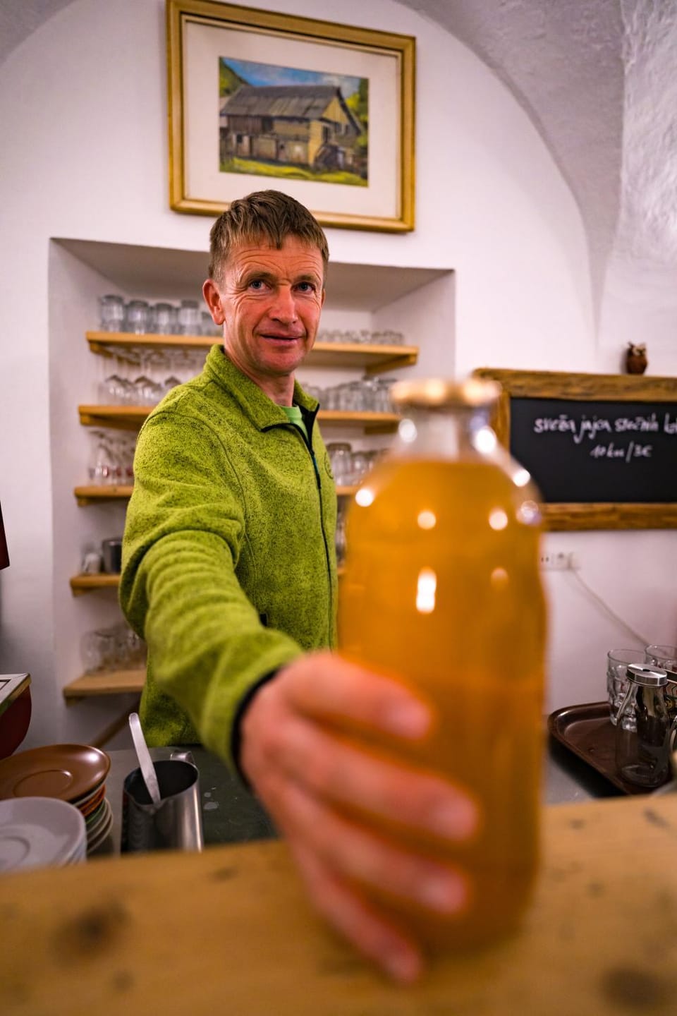 Staff, Lounge or bar, Drinks, Alcoholic drinks