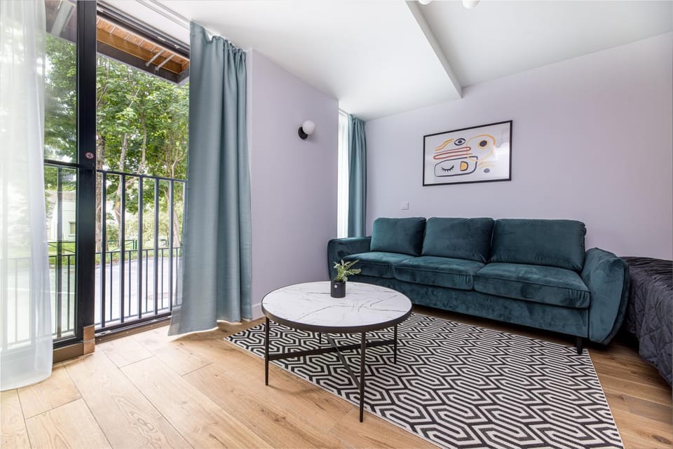 Communal lounge/ TV room, Living room, Seating area, Garden view, Quiet street view