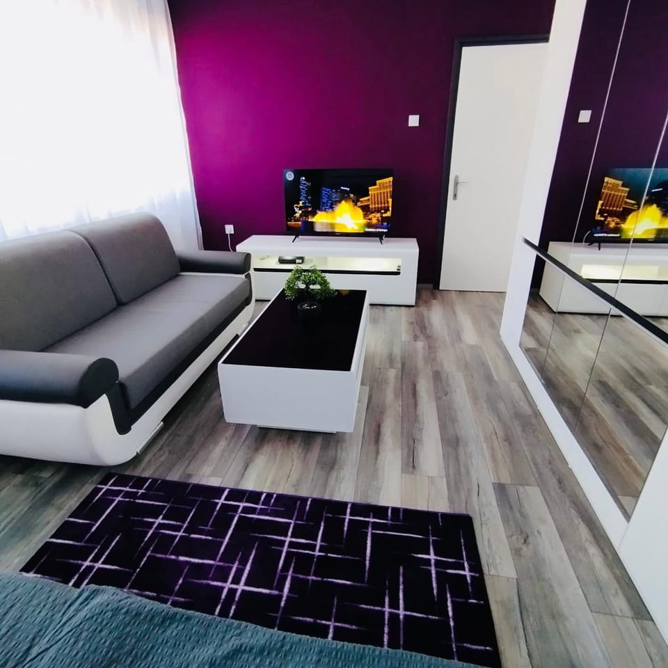 Bedroom, wardrobe