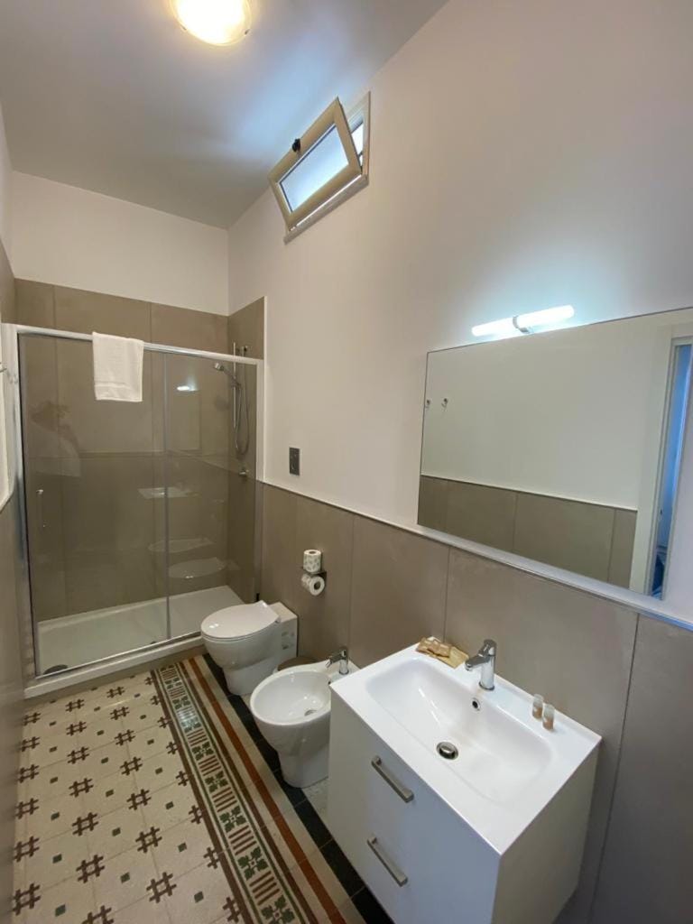 Shower, Toilet, Bathroom, bidet, towels