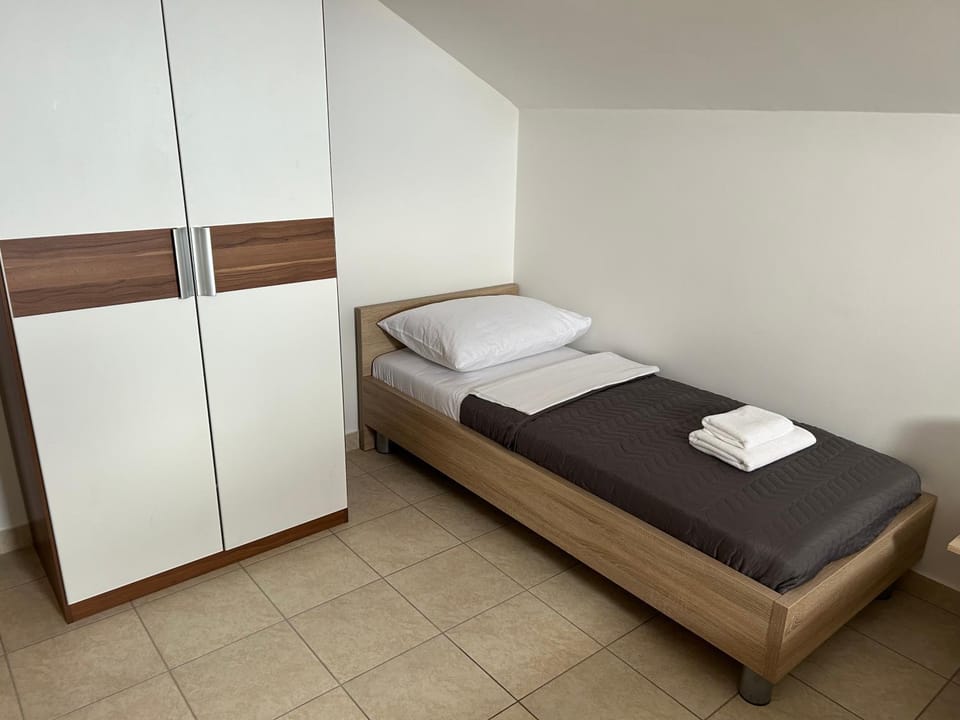 Bed, Bedroom, wardrobe