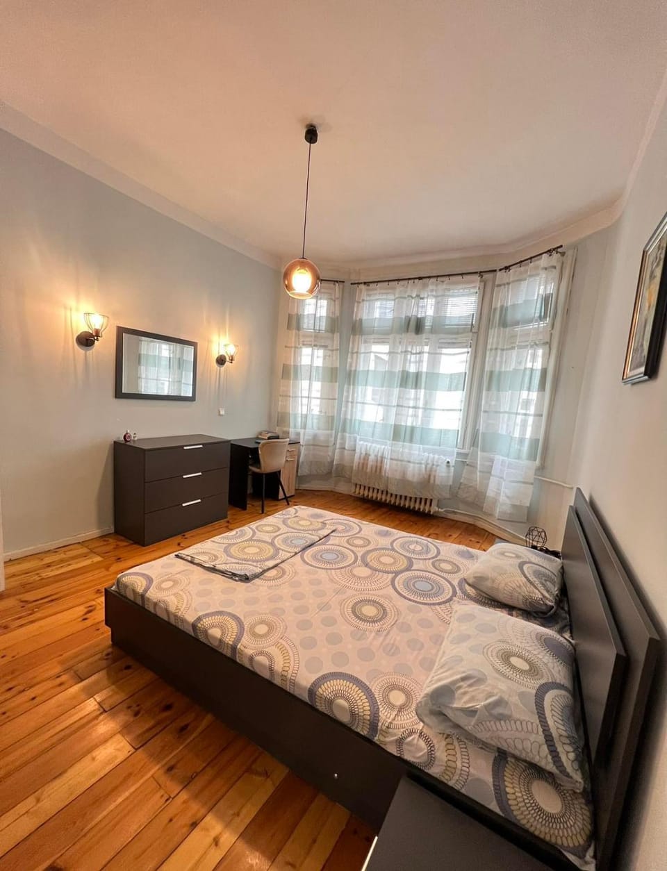 Bedroom, internet