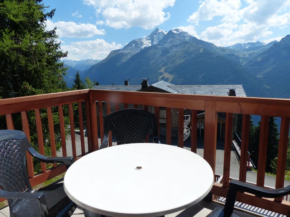 Nearby landmark, Natural landscape, View (from property/room), Balcony/Terrace, Mountain view