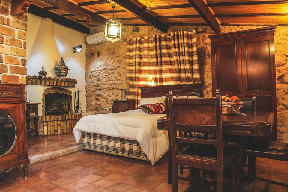 Bed, Photo of the whole room, Seating area, Bedroom