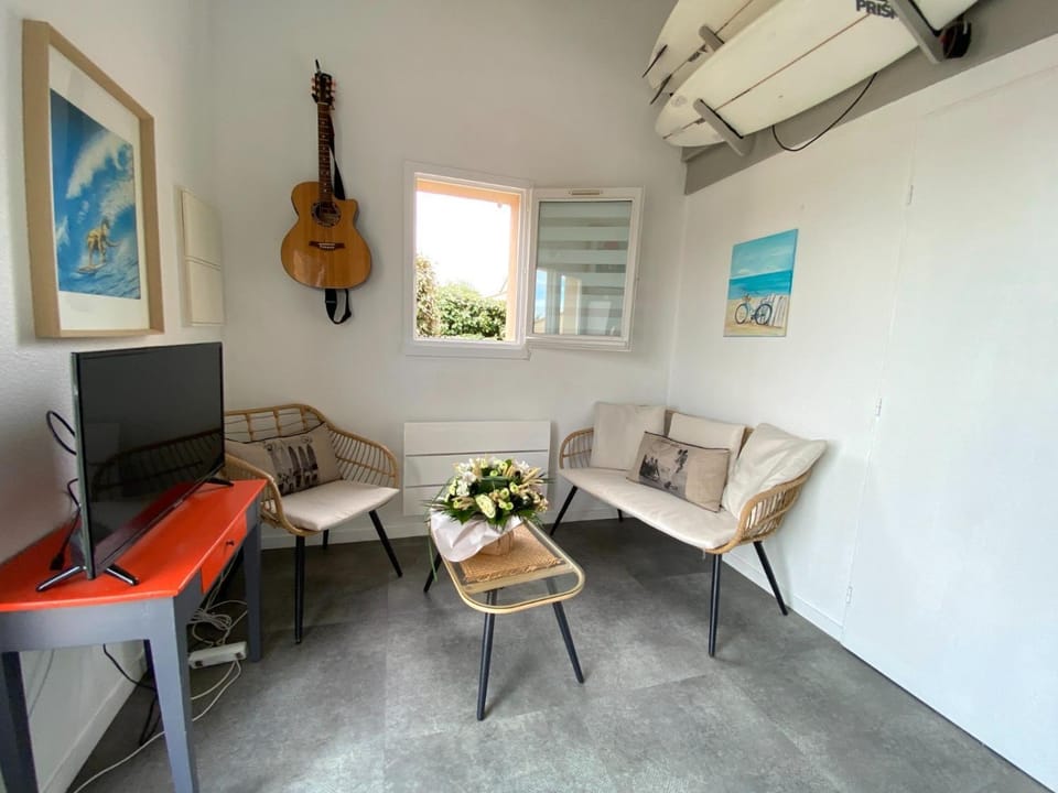 Communal lounge/ TV room, TV and multimedia, Living room