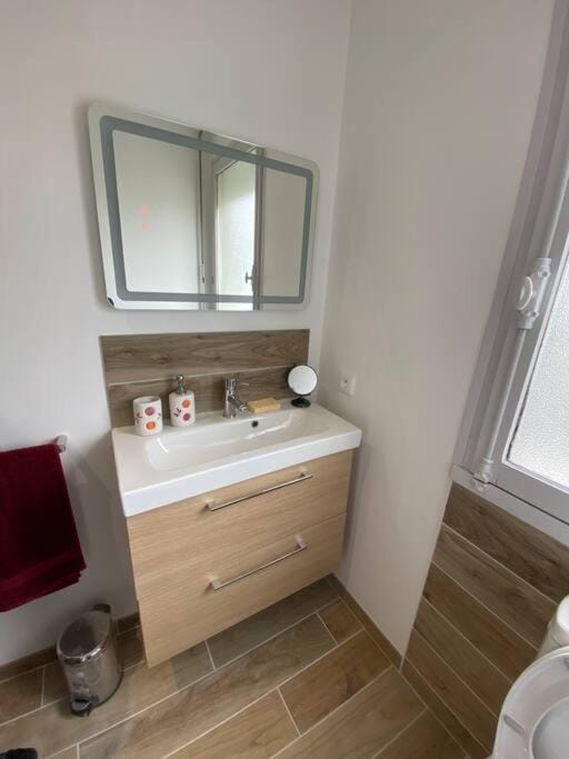 Studio lumineux de 35m2 au cœur de Solesmes Apartment in Pays de la Loire