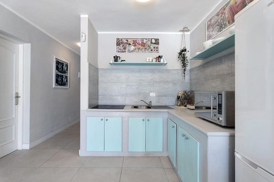 Kitchen or kitchenette, Living room
