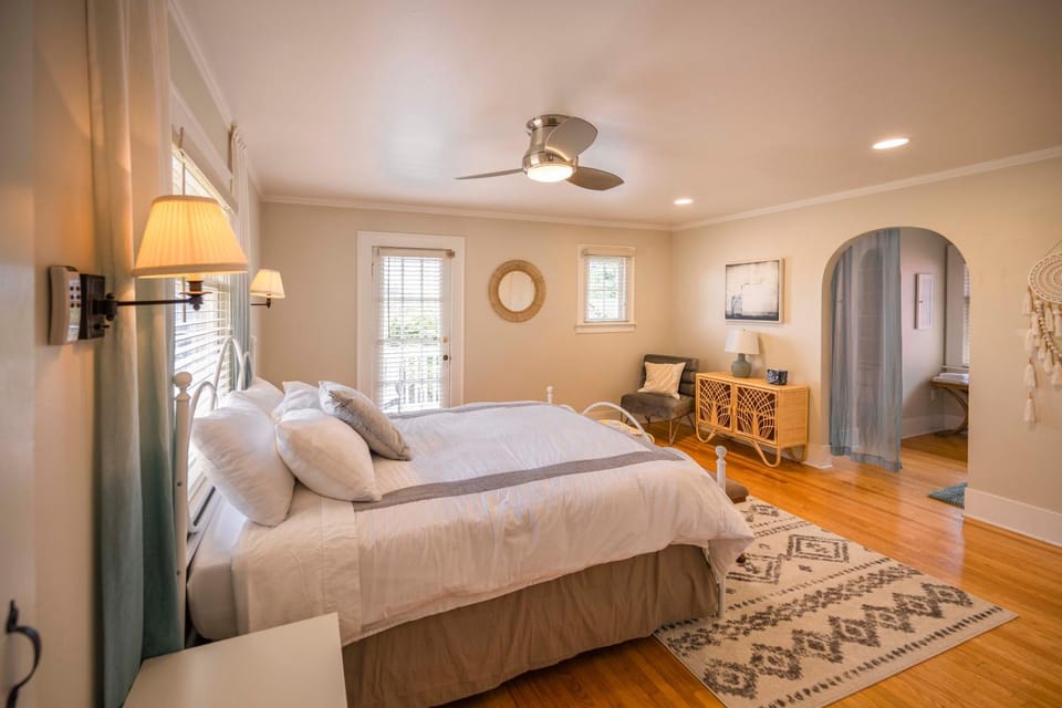 Toilet, Bed, Photo of the whole room, Bedroom, fireplace