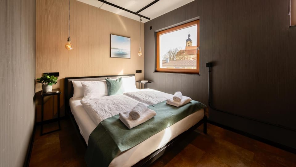 Bed, Photo of the whole room, Bedroom, towels
