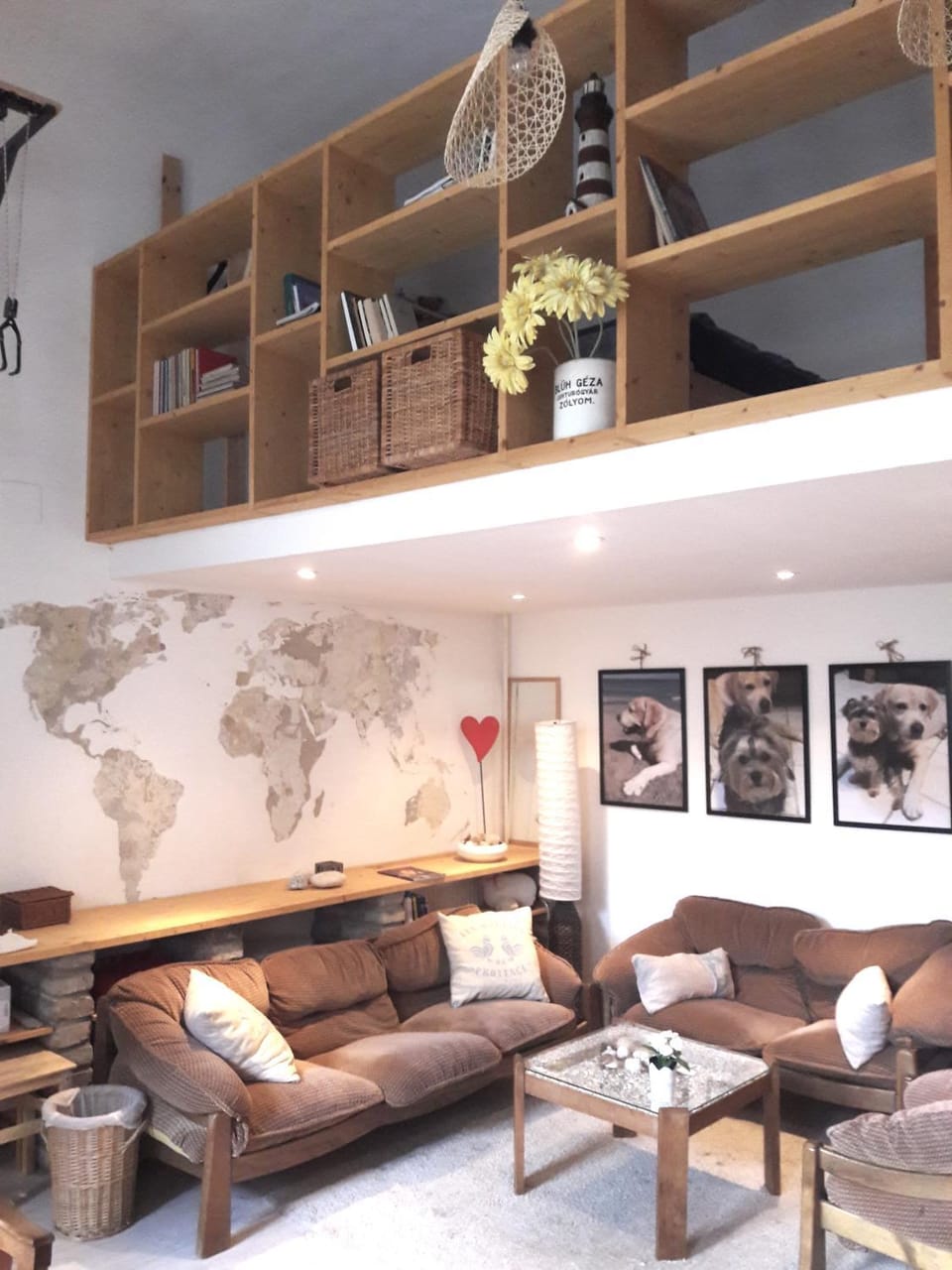 Living room, Seating area