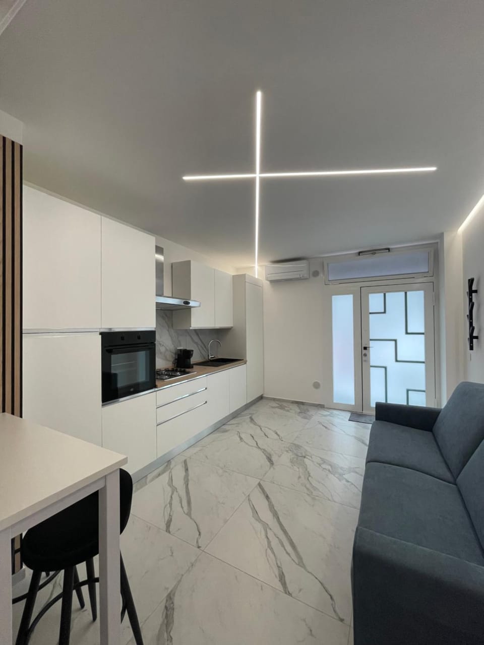 Kitchen or kitchenette, Living room, Seating area, Dining area, pet friendly, stove