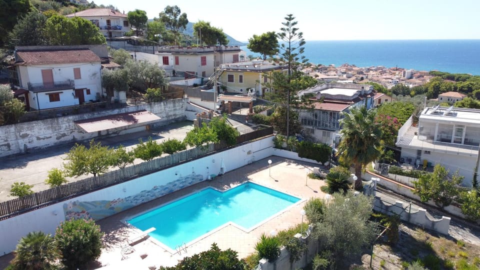 Bird's eye view, Swimming pool, sunbed