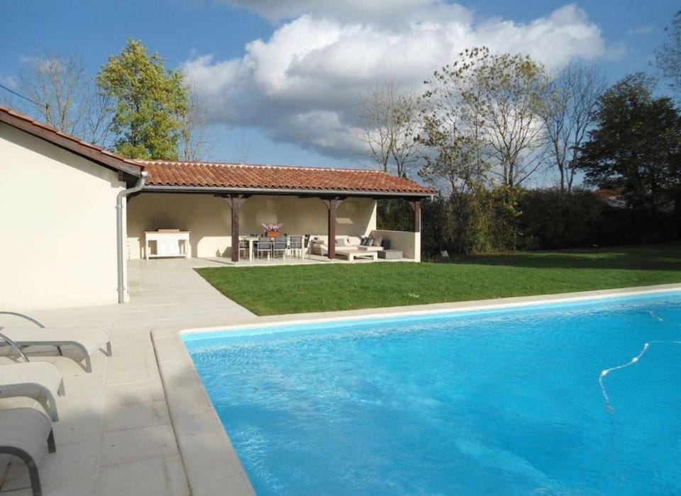 Day, Garden, Garden view, Pool view, Swimming pool, sunbed