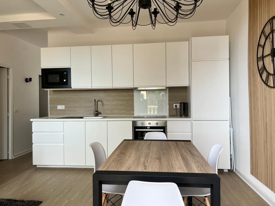 Kitchen or kitchenette, Dining area, Diving, Dinner, kitchen
