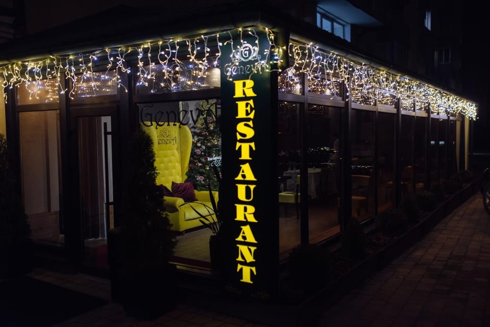 Restaurant/places to eat, Restaurant/places to eat, Lounge or bar