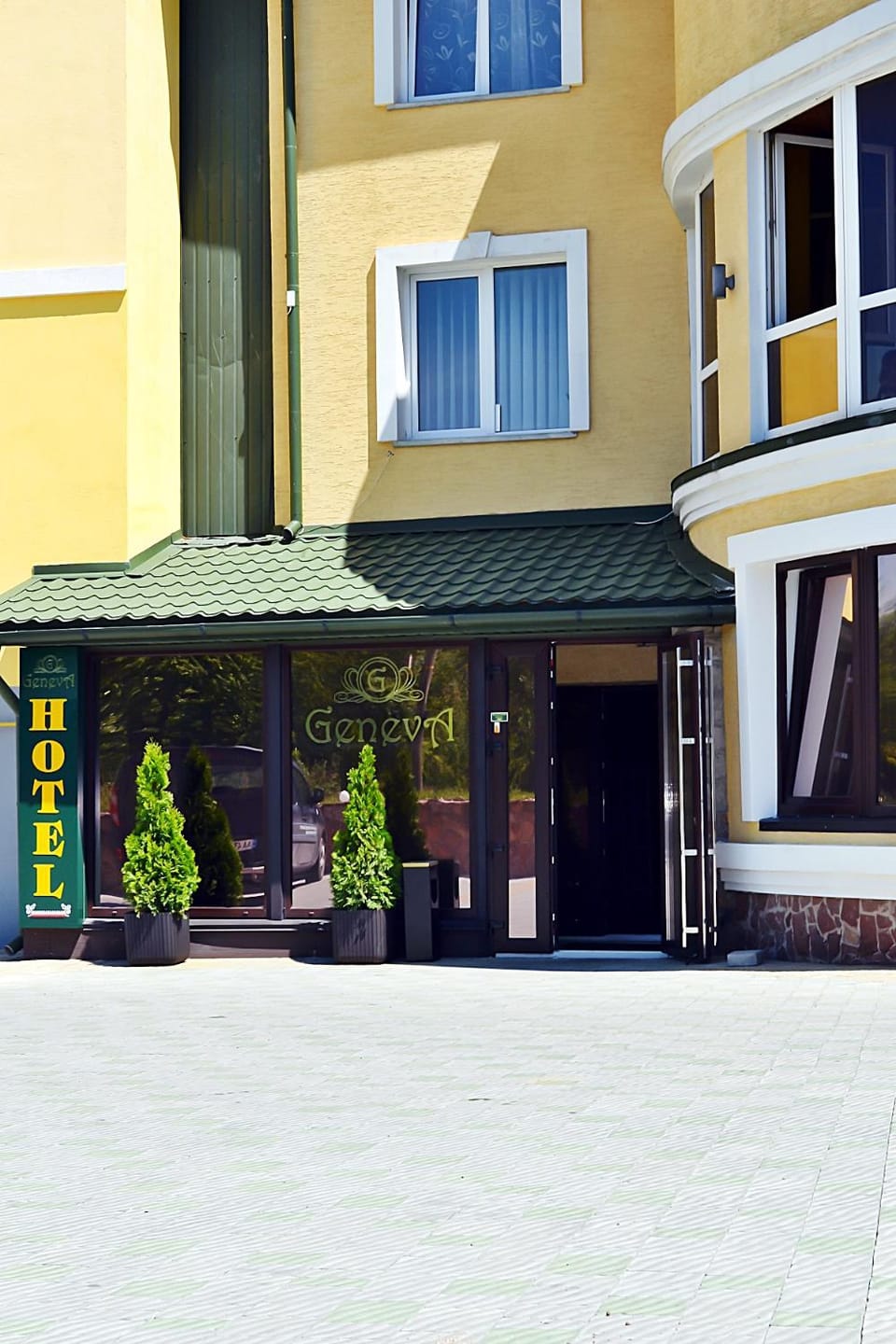 Facade/entrance