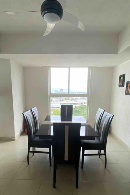 Dining area, fireplace