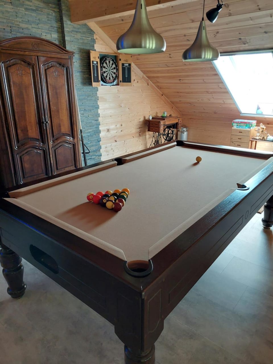 Billiard, Darts, Game Room