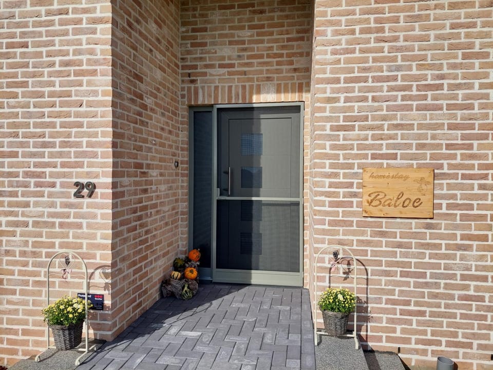 Facade/entrance