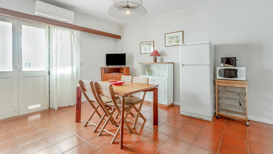 TV and multimedia, Kitchen or kitchenette, Dining area, minibar, air conditioner