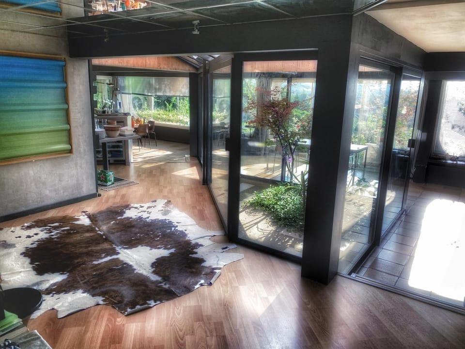 Patio, Living room