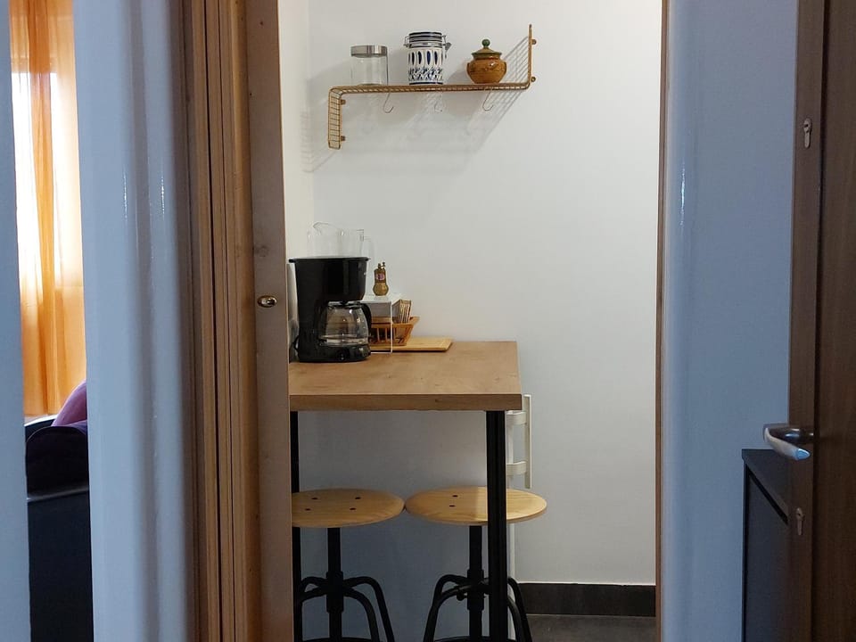 Coffee/tea facilities, Dining area, minibar, kitchen