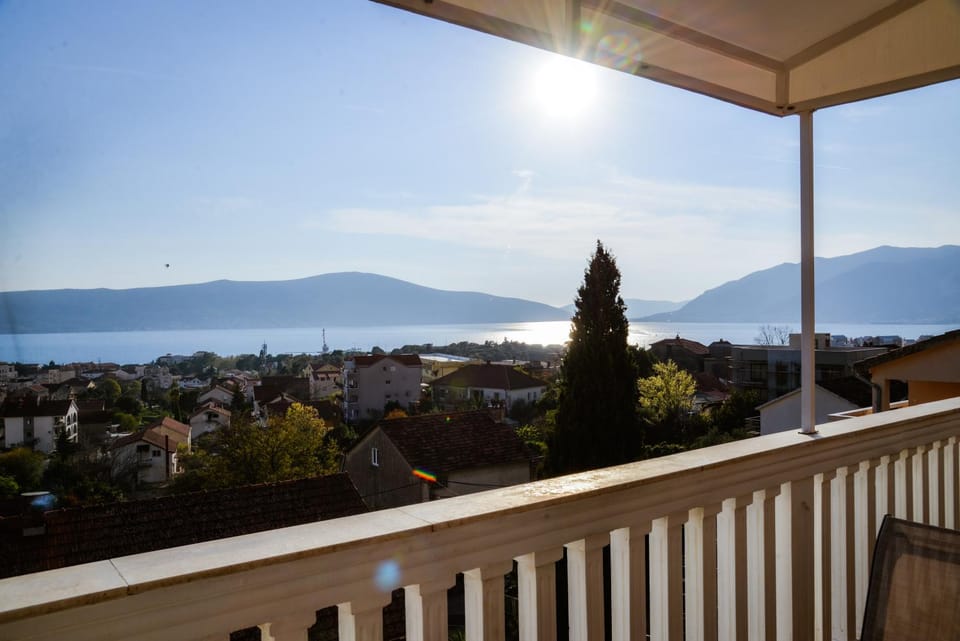 View (from property/room), Mountain view, Sea view