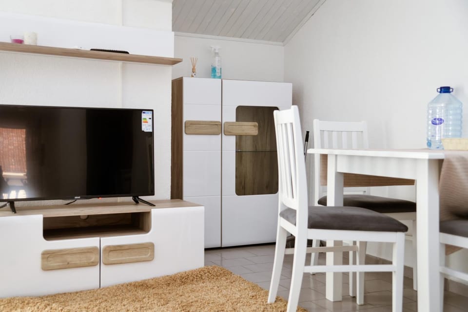 Communal lounge/ TV room, TV and multimedia