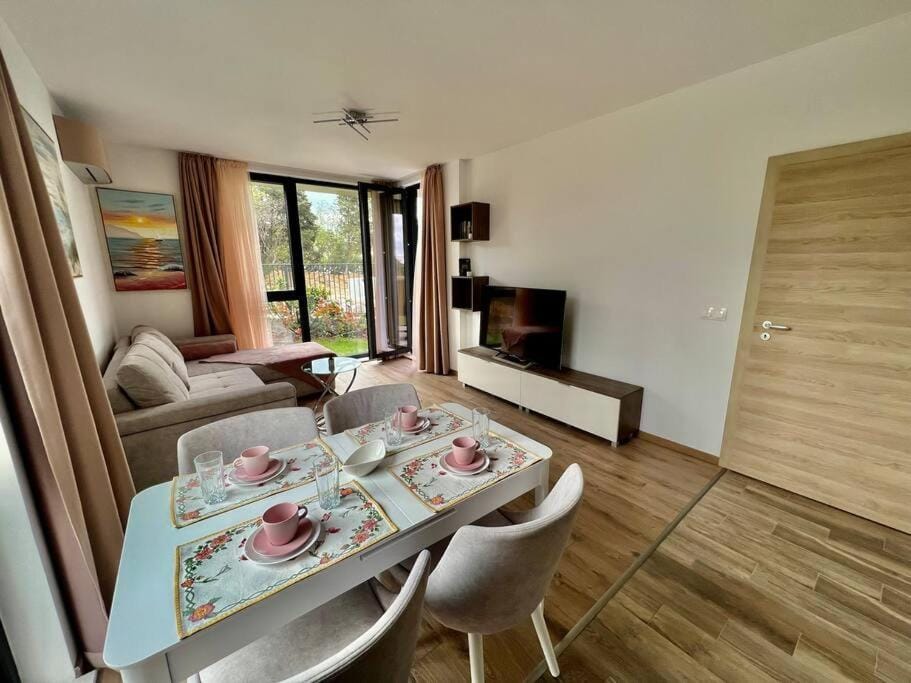 уют,спокойствие,сигурност на метри от плажа Apartment in Varna