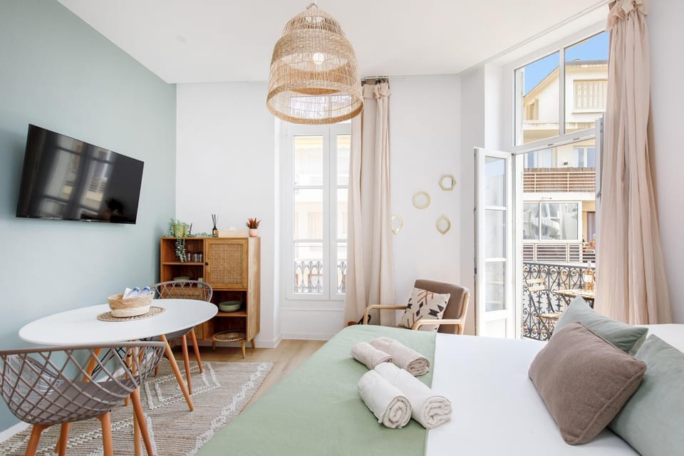 Comfortable studio W balcony Cannes center TGV Apartment in Cannes