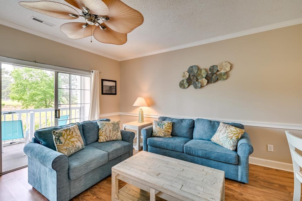 Golf, Swim & Unwind at Bright Myrtle Beach Condo! House in Carolina Forest