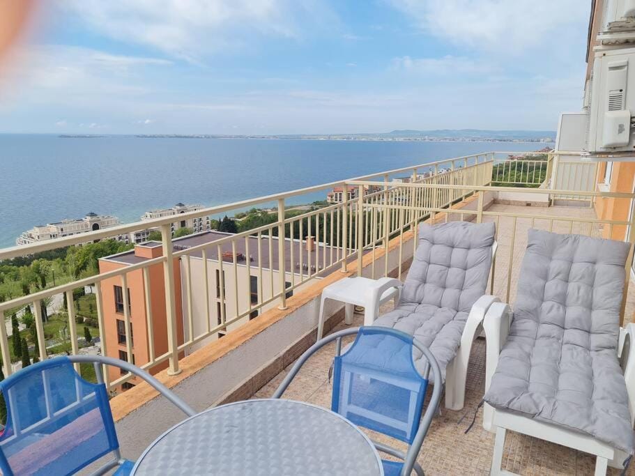 Natural landscape, View (from property/room), Balcony/Terrace, Seating area, Sea view