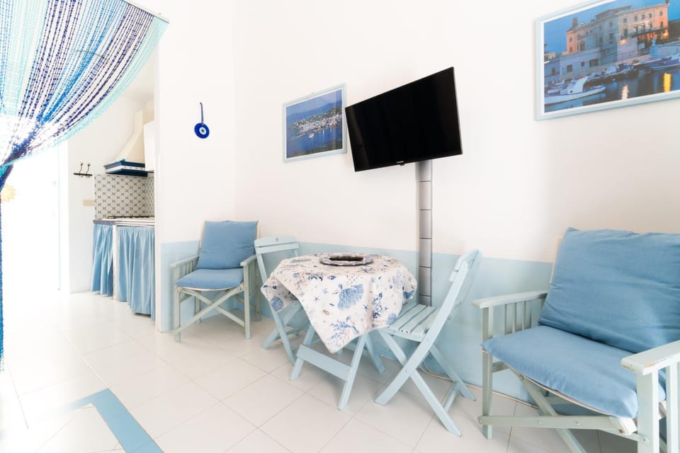 Communal lounge/ TV room, Dining area