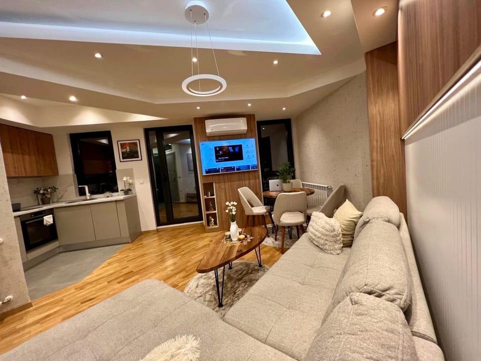 TV and multimedia, Living room, Seating area, Dining area