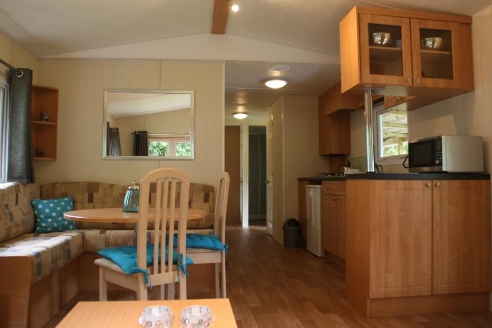 Kitchen or kitchenette, Living room, Dining area, minibar