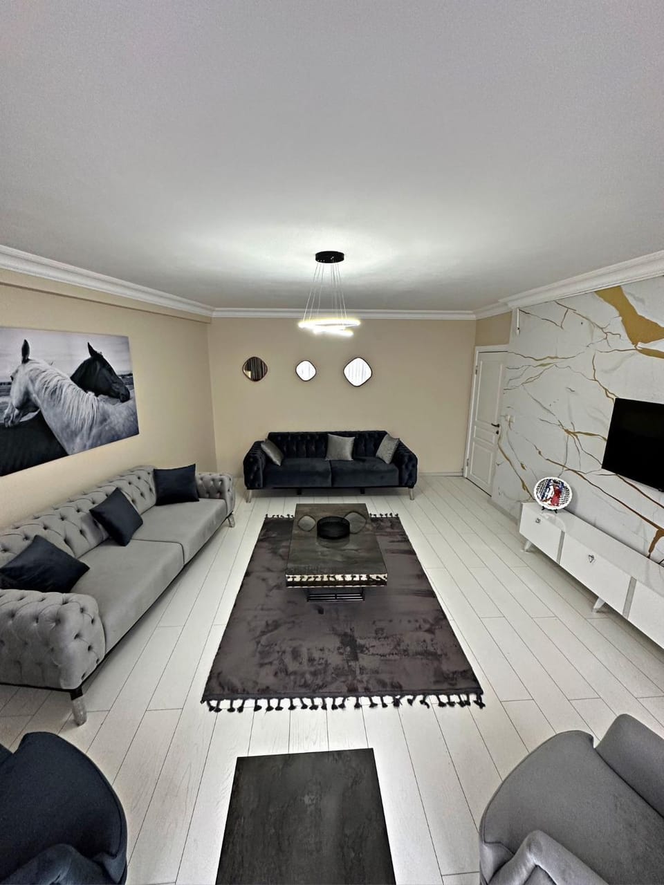 Communal lounge/ TV room, TV and multimedia, Living room, Photo of the whole room, Seating area, Bedroom