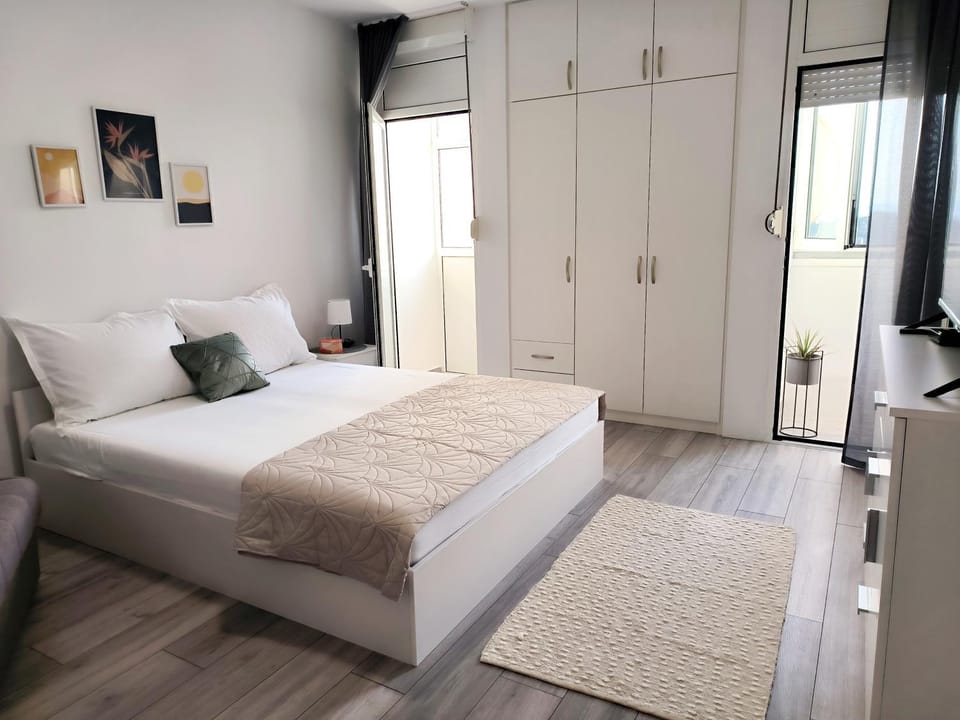 Bed, Seating area, Bedroom, wardrobe