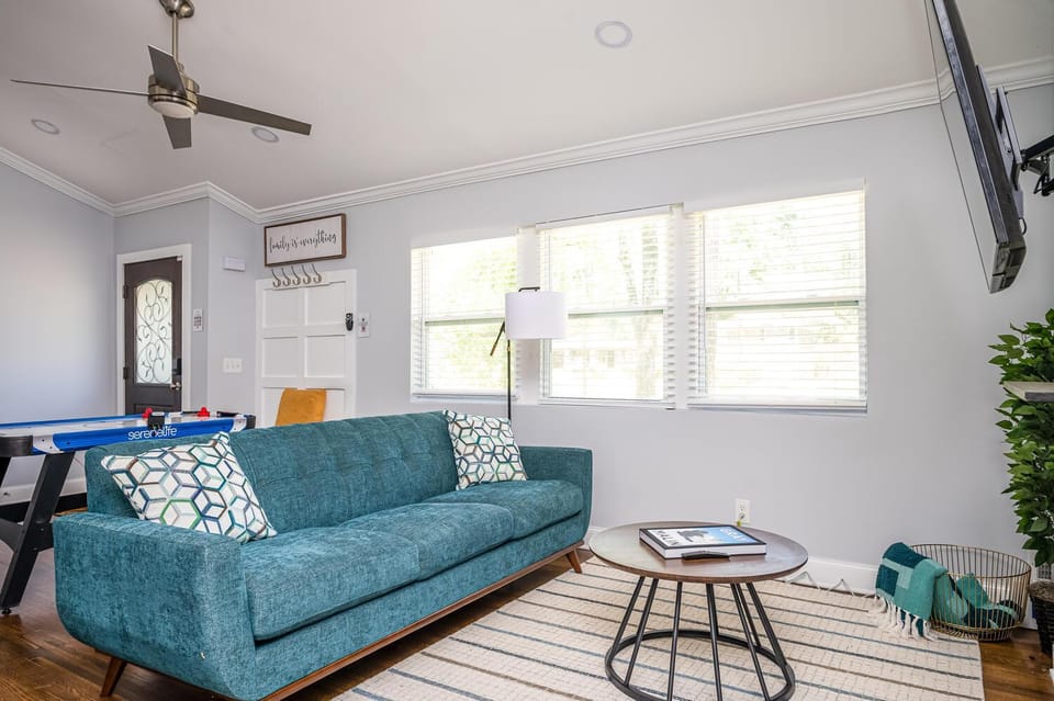 TV and multimedia, Living room, Seating area, fireplace, air conditioner