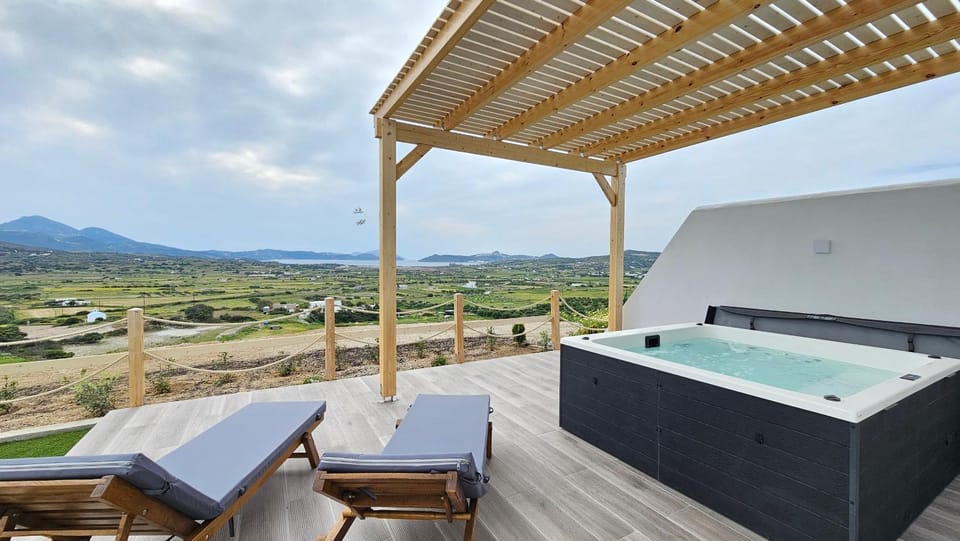 Hot Tub, View (from property/room), Balcony/Terrace, Pool view, sunbed