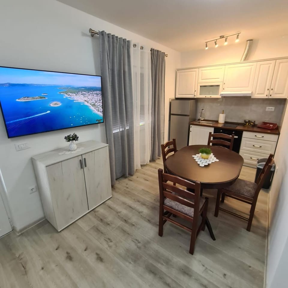 Communal lounge/ TV room, TV and multimedia, Kitchen or kitchenette, Dining area