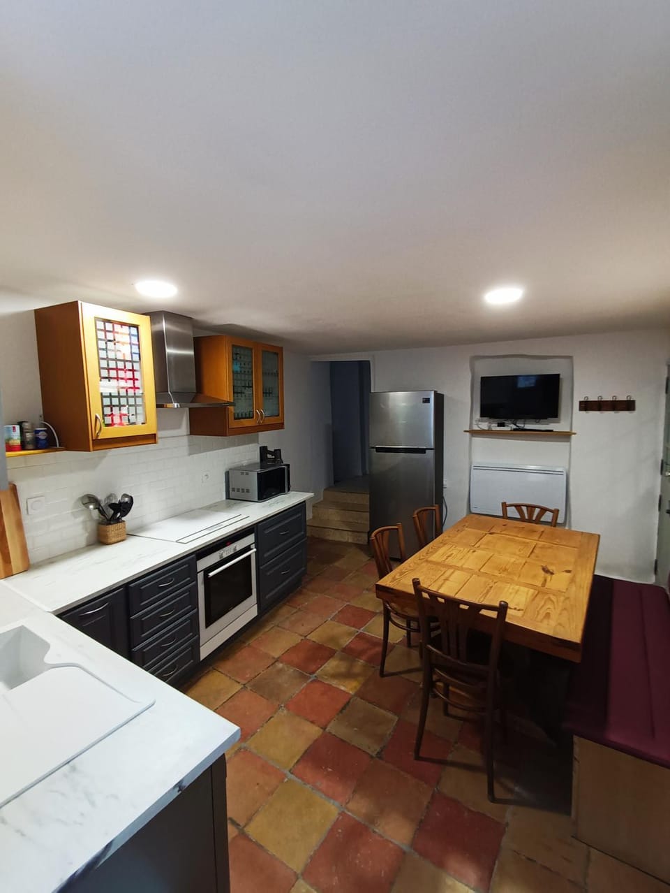 Kitchen or kitchenette, Dining area