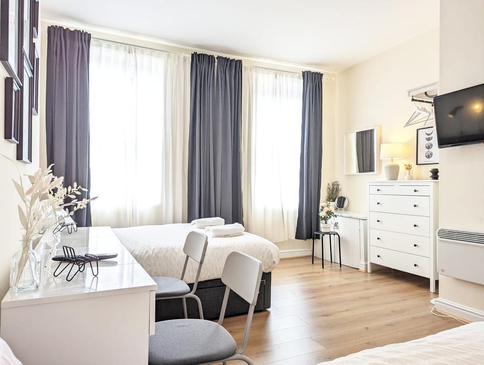 Guest Rooms in Anfiled Near Stadium, Free Parking House in Liverpool