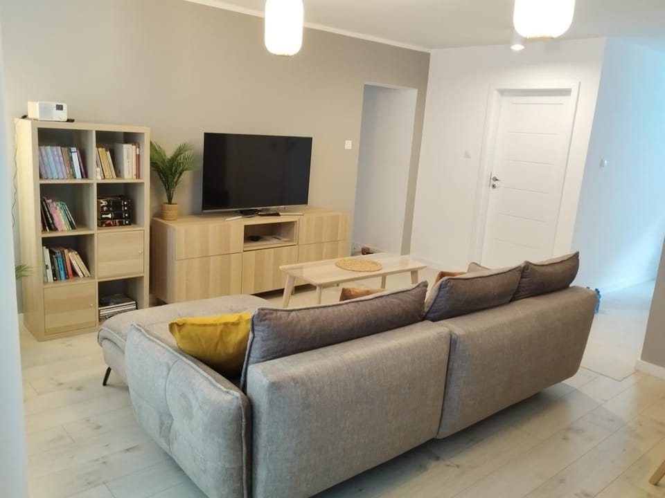 Communal lounge/ TV room, TV and multimedia, Living room, Seating area, Dining area